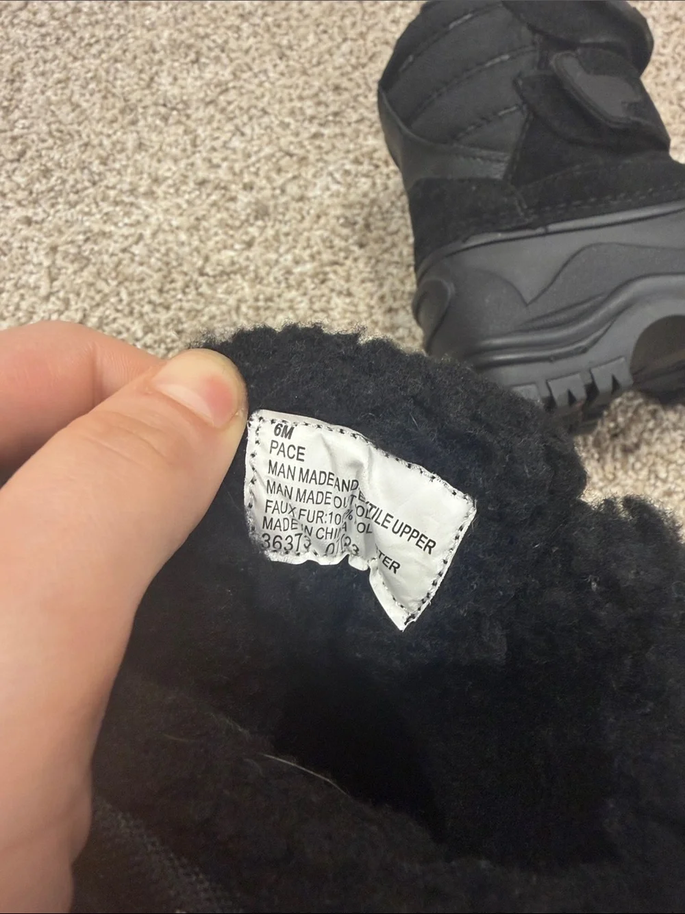 Khombu black snow boots size 6